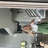 This romper should cover my chest, but since it’s way to small and it’s a medium and I’m a small it doesn’t. So frustrating.